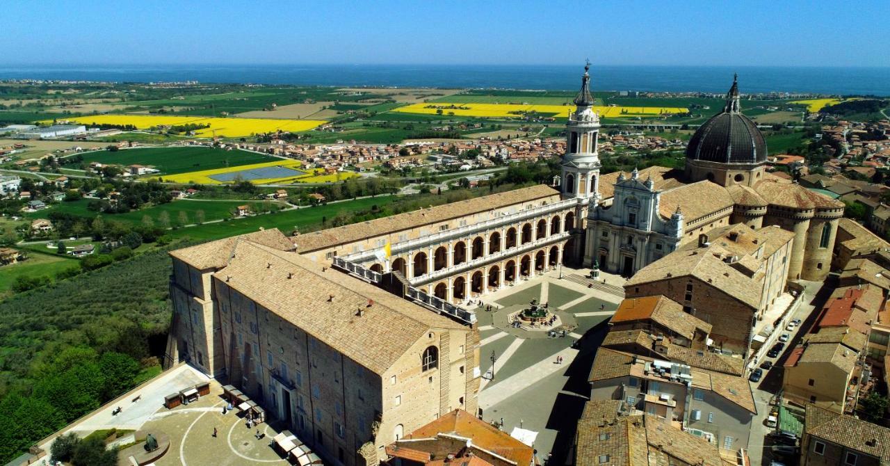 Bed and Breakfast Residenza Delle Grazie Cossignano Екстер'єр фото
